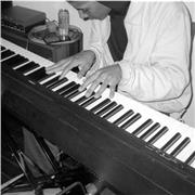 Profesor de piano egresado del conservatorio